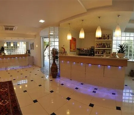 Hotel Haus Charlotte 4*