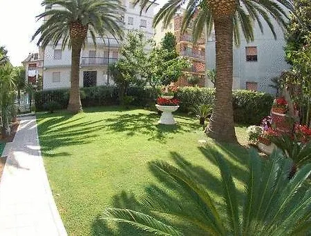 Haus Charlotte Hotel 4*